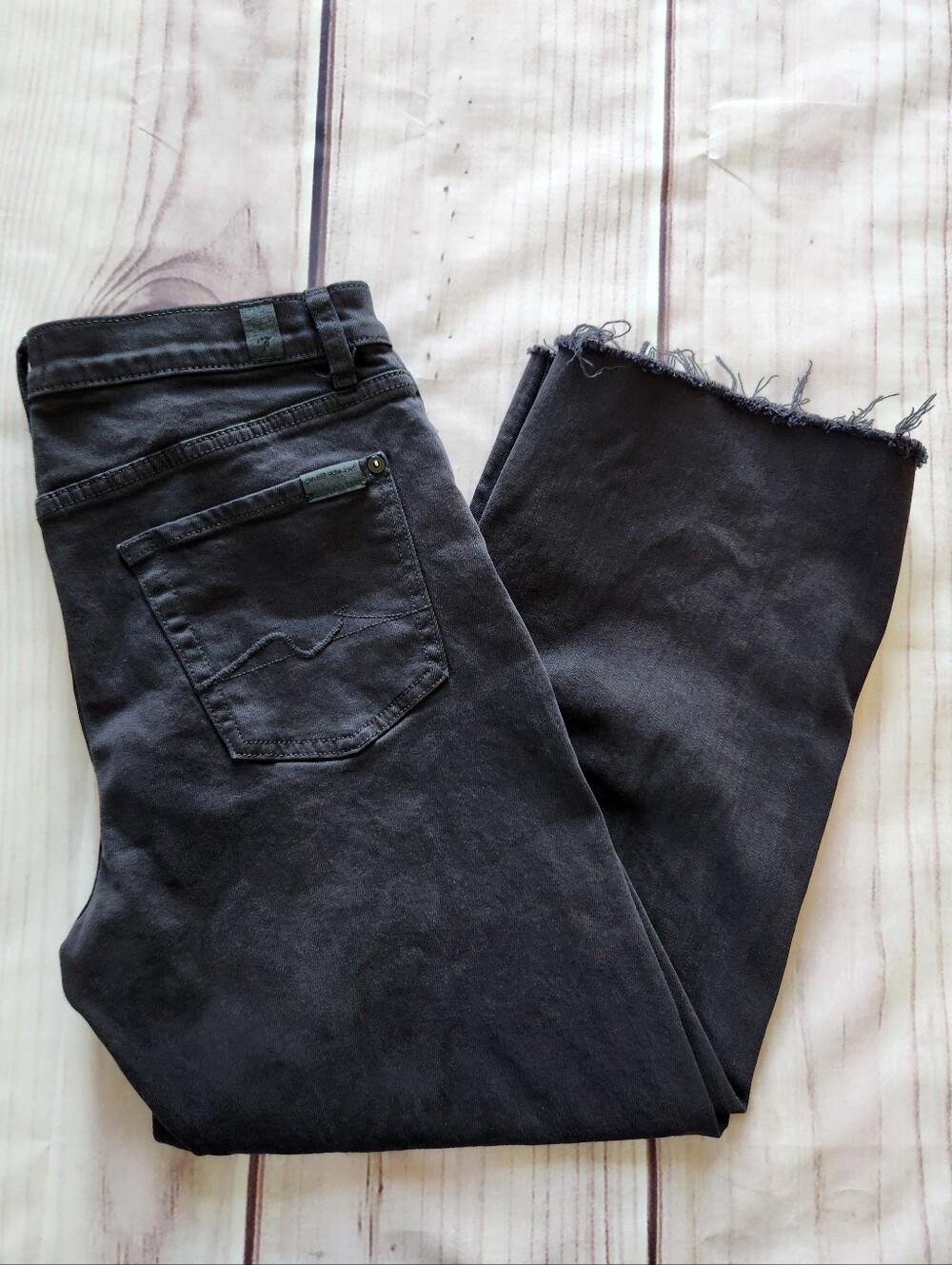 7 For All Mankind "Cropped Alexa Black Raw Cut" High Rise Jean | Women's Size 29 - Picture 4 of 14